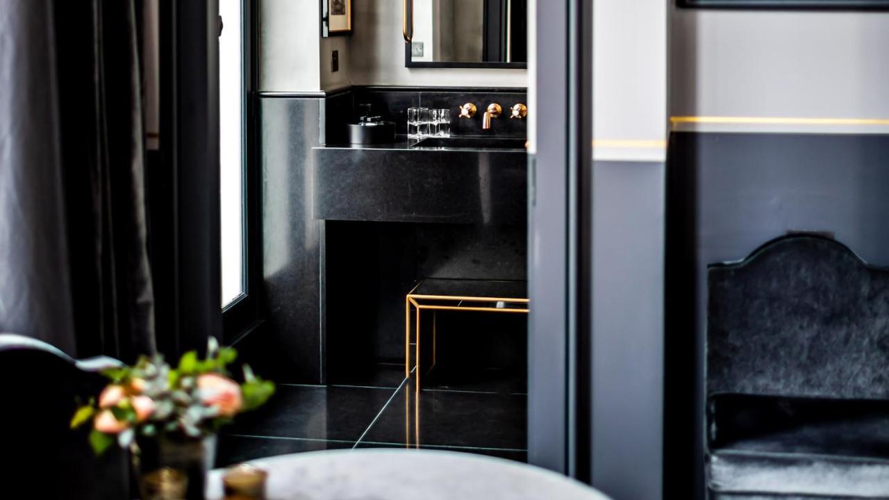 Monsieur George Hotel & Spa - Champs-Elysees Παρίσι Εξωτερικό φωτογραφία A kitchen in a suite at the hotel