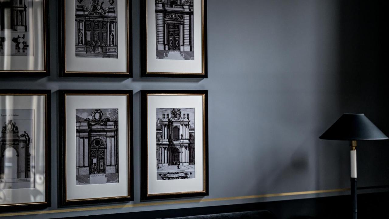 Monsieur George Hotel & Spa - Champs-Elysees Παρίσι Εξωτερικό φωτογραφία Prints of the facade of the National Theatre, 2016