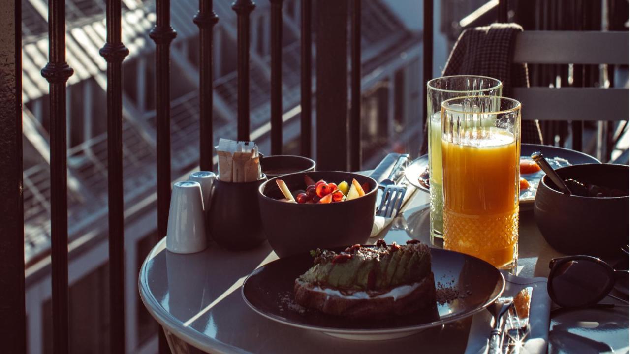 Monsieur George Hotel & Spa - Champs-Elysees Παρίσι Εξωτερικό φωτογραφία A glass of orange juice