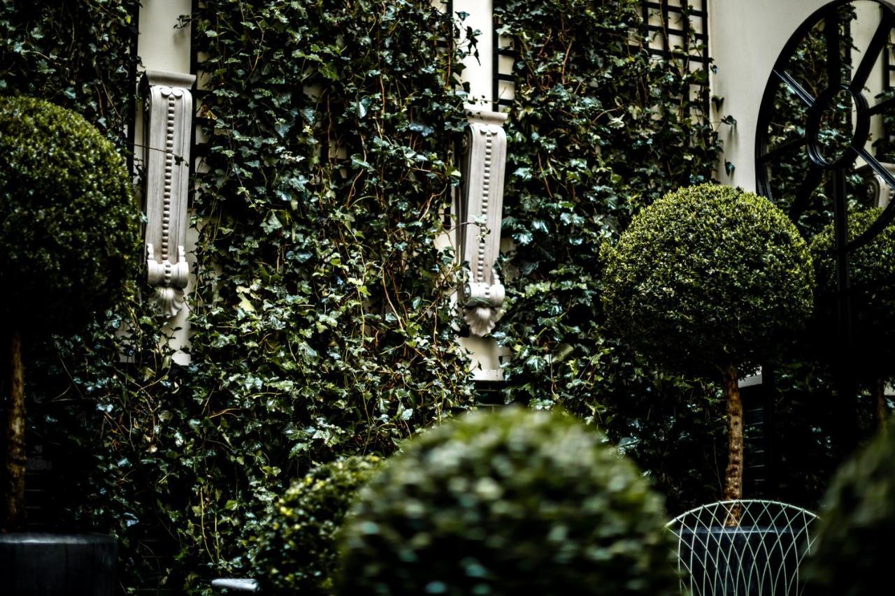 Monsieur George Hotel & Spa - Champs-Elysees Παρίσι Εξωτερικό φωτογραφία The courtyard of the hotel